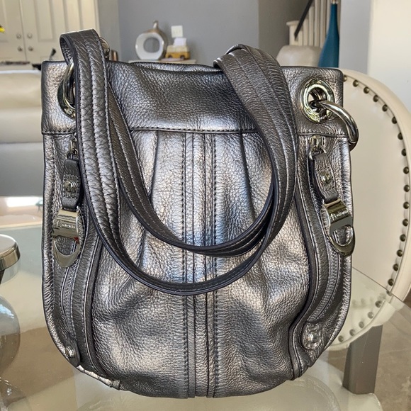 B. MAKOWSKY crossbody gray metallic silver leather bag - Picture 2 of 12